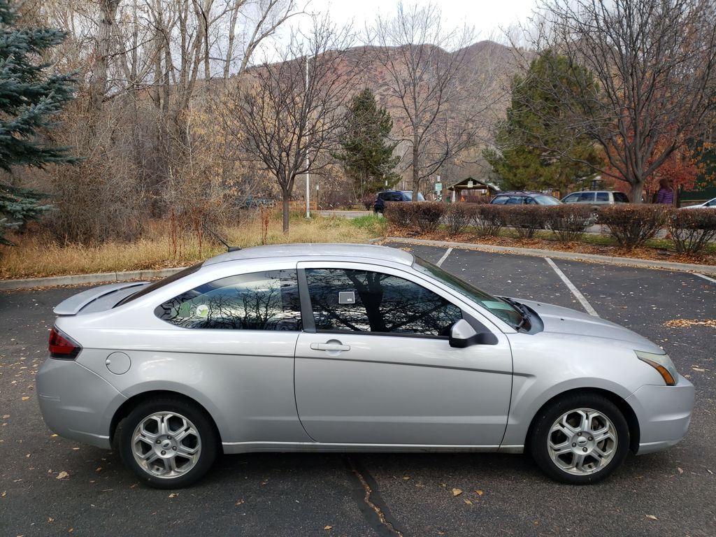 2009 Ford Focus SE photo 3