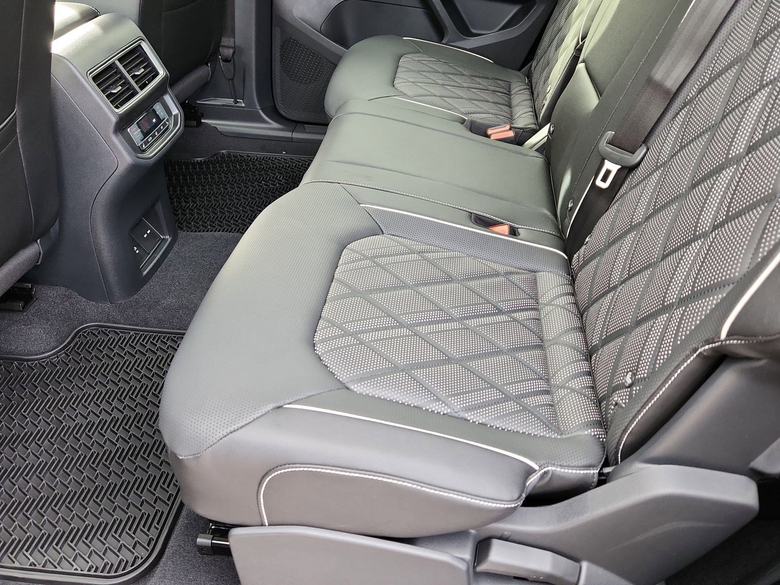 2026 Volkswagen Atlas SEL Premium R-Line - Photo 11