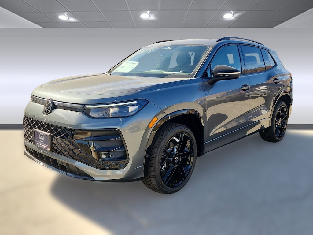 New 2026 Volkswagen Tiguan SE R-Line Black 2.0T SE R-Line Black 4MOTION