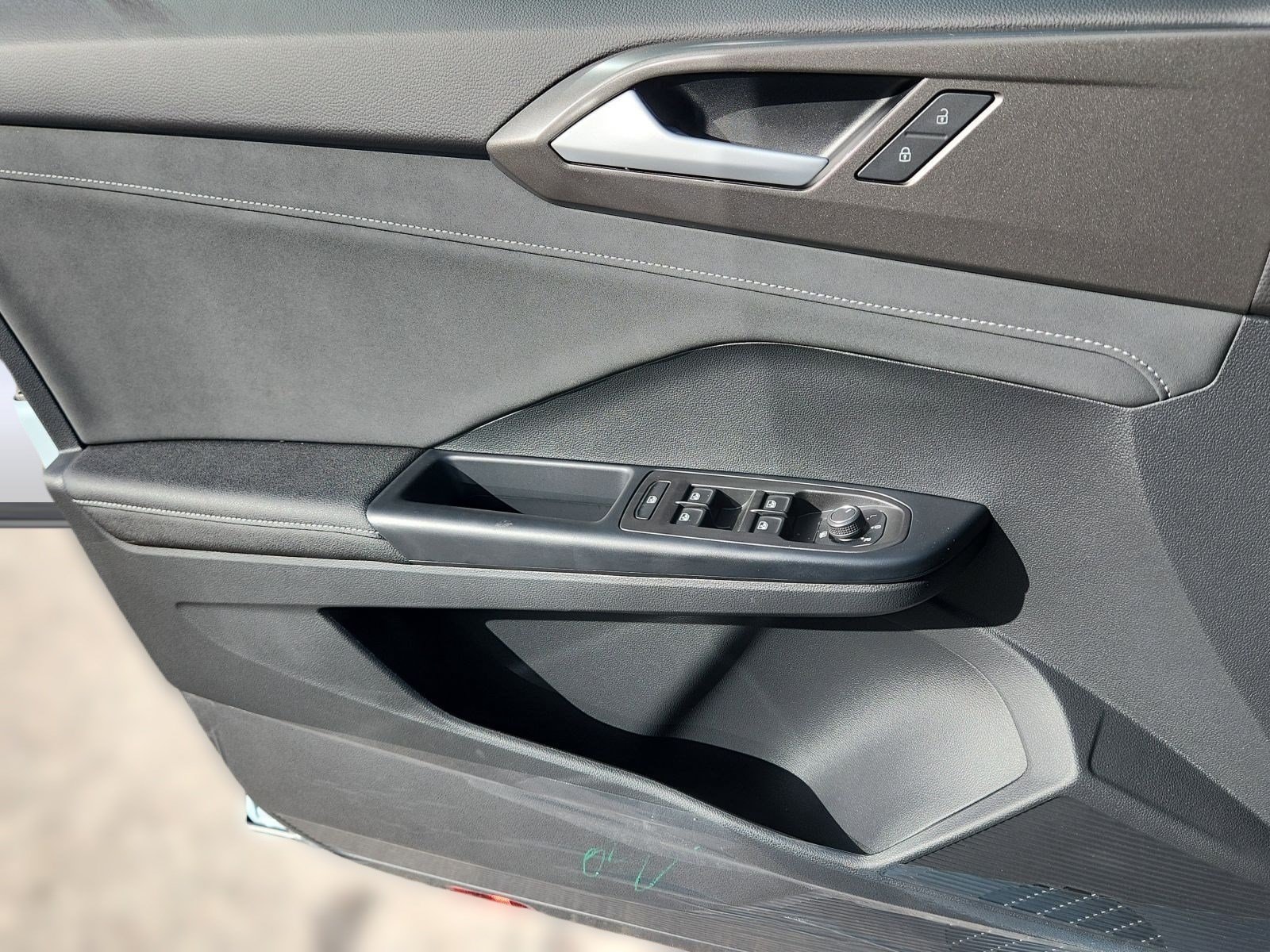 2026 Volkswagen Taos SE Black - Photo 6