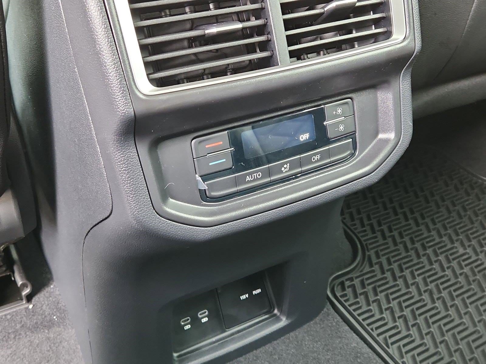 2026 Volkswagen Atlas SE w/Tech - Photo 17