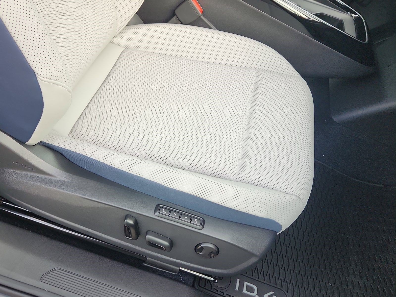 2026 Volkswagen ID.4 PRO S - Photo 16