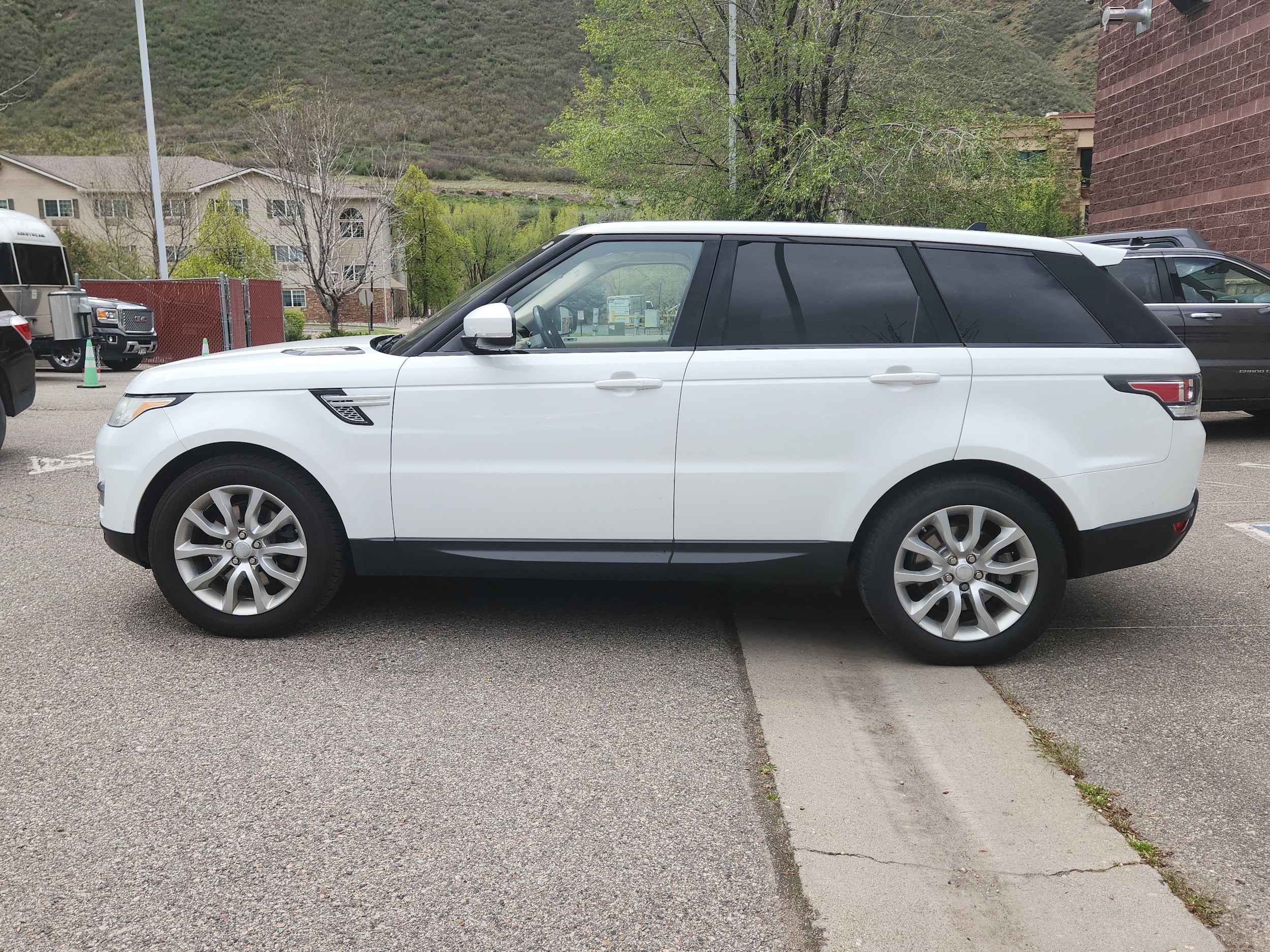 Used 2016 Land Rover Range Rover Sport HSE with VIN SALWR2VF1GA571650 for sale in Glenwood Springs, CO