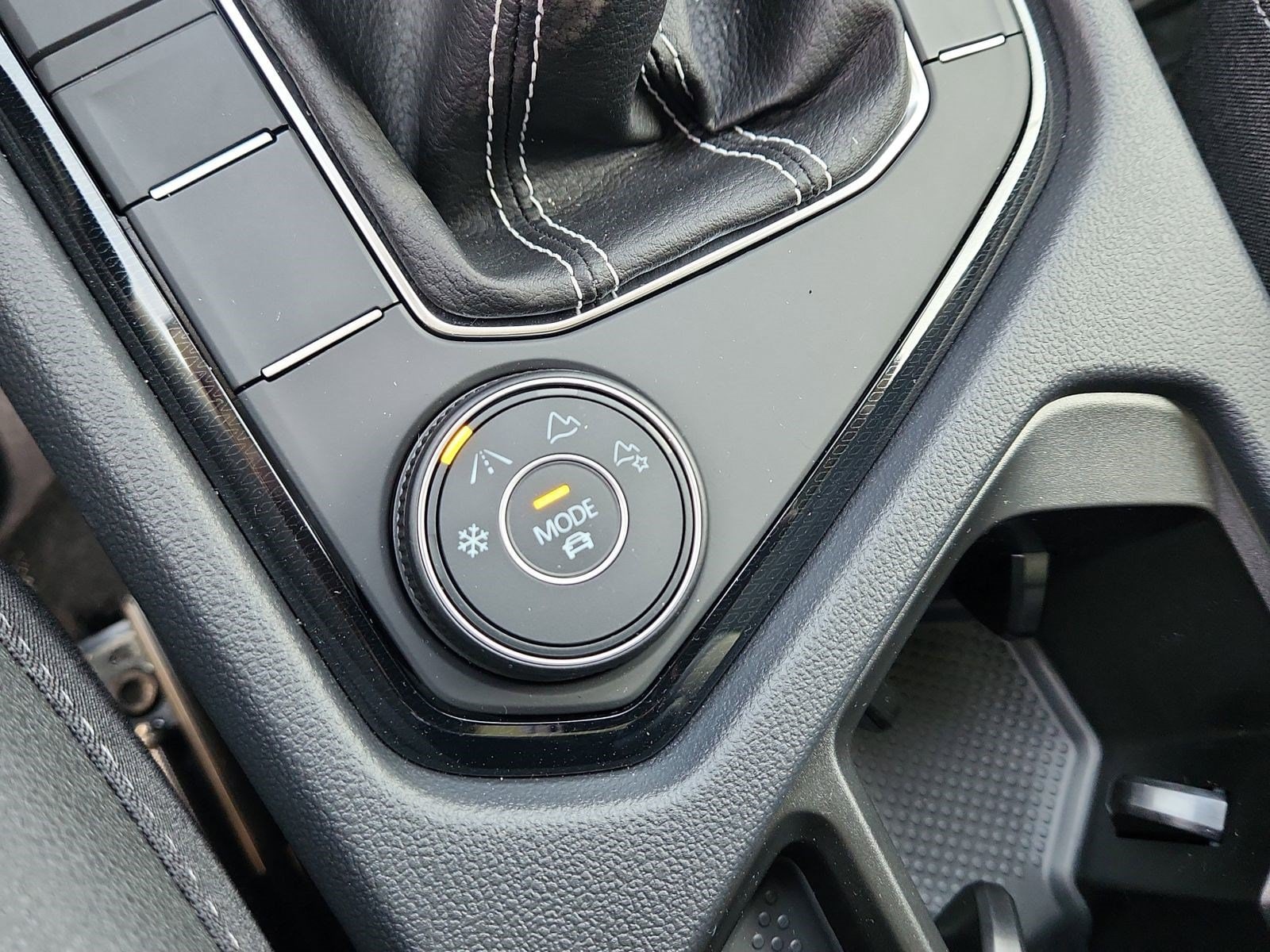 2026 Volkswagen Taos SE Black - Photo 28