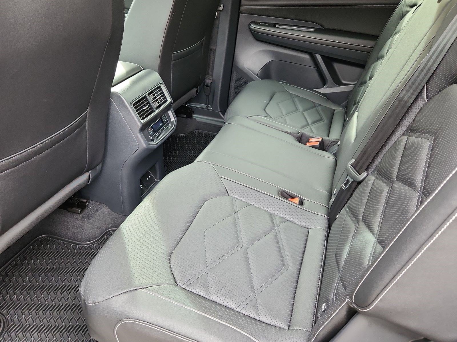 2026 Volkswagen Atlas SE w/Tech - Photo 14
