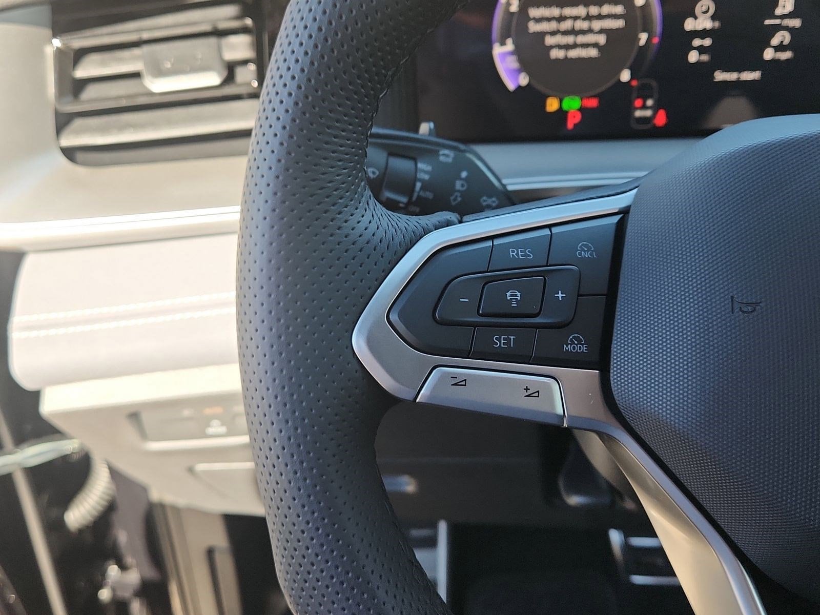 2026 Volkswagen Tiguan SE R-LINE BLACK - Photo 23