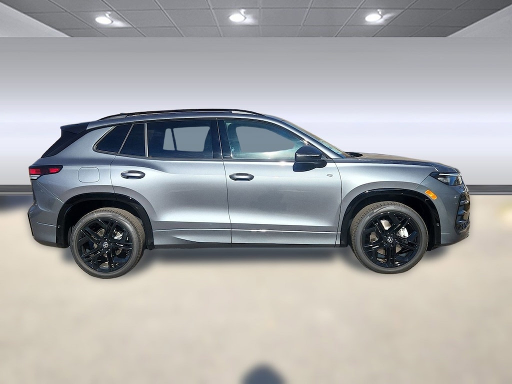 New 2026 Volkswagen Tiguan SE R-Line Black 2.0T SE R-Line Black 4MOTION