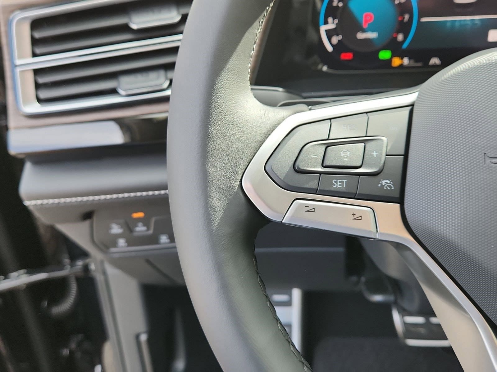2026 Volkswagen Atlas SEL Premium R-Line - Photo 23