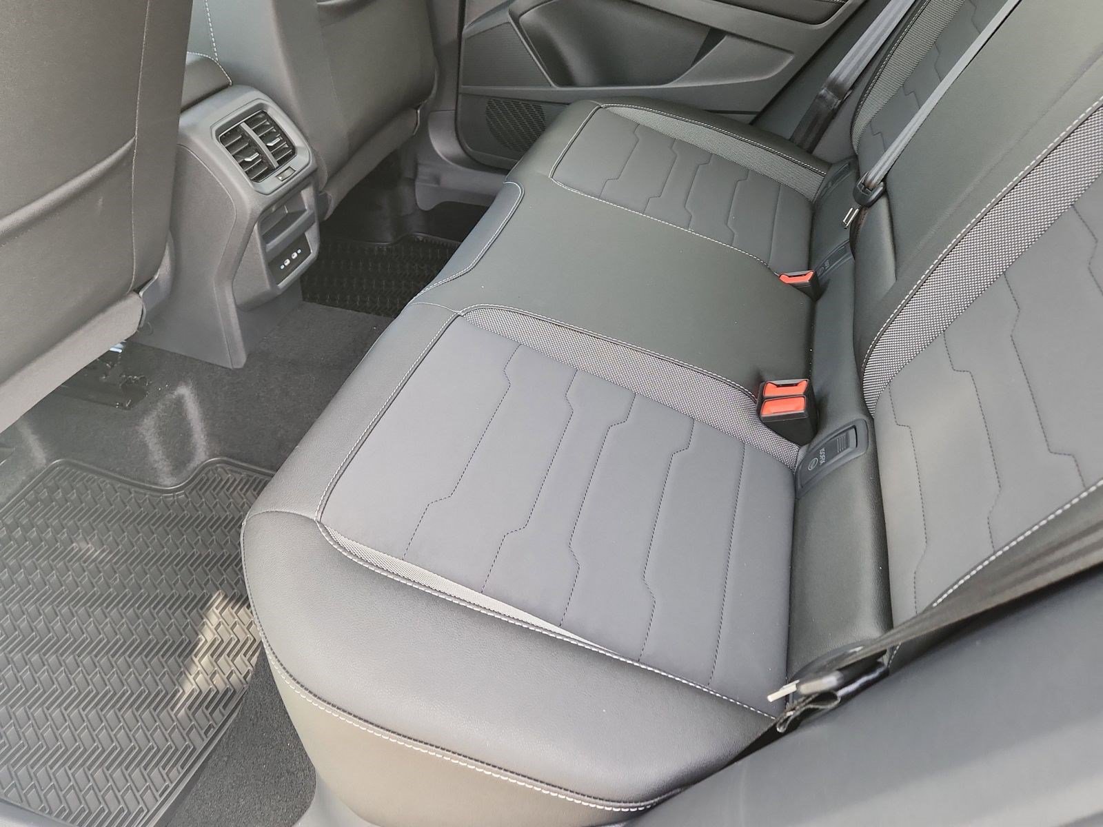 2026 Volkswagen Taos SE Black - Photo 11