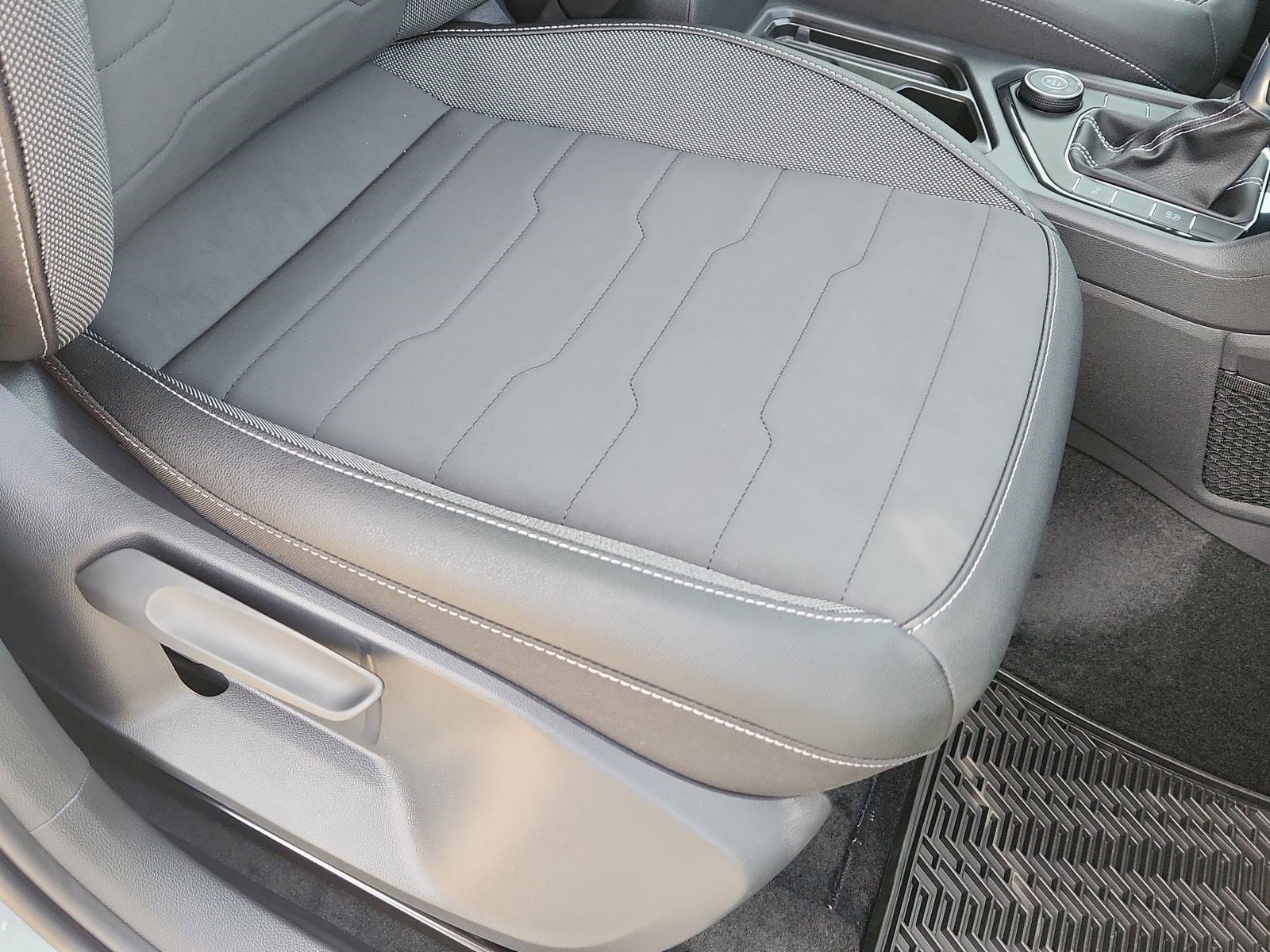 2026 Volkswagen Taos SE Black - Photo 16