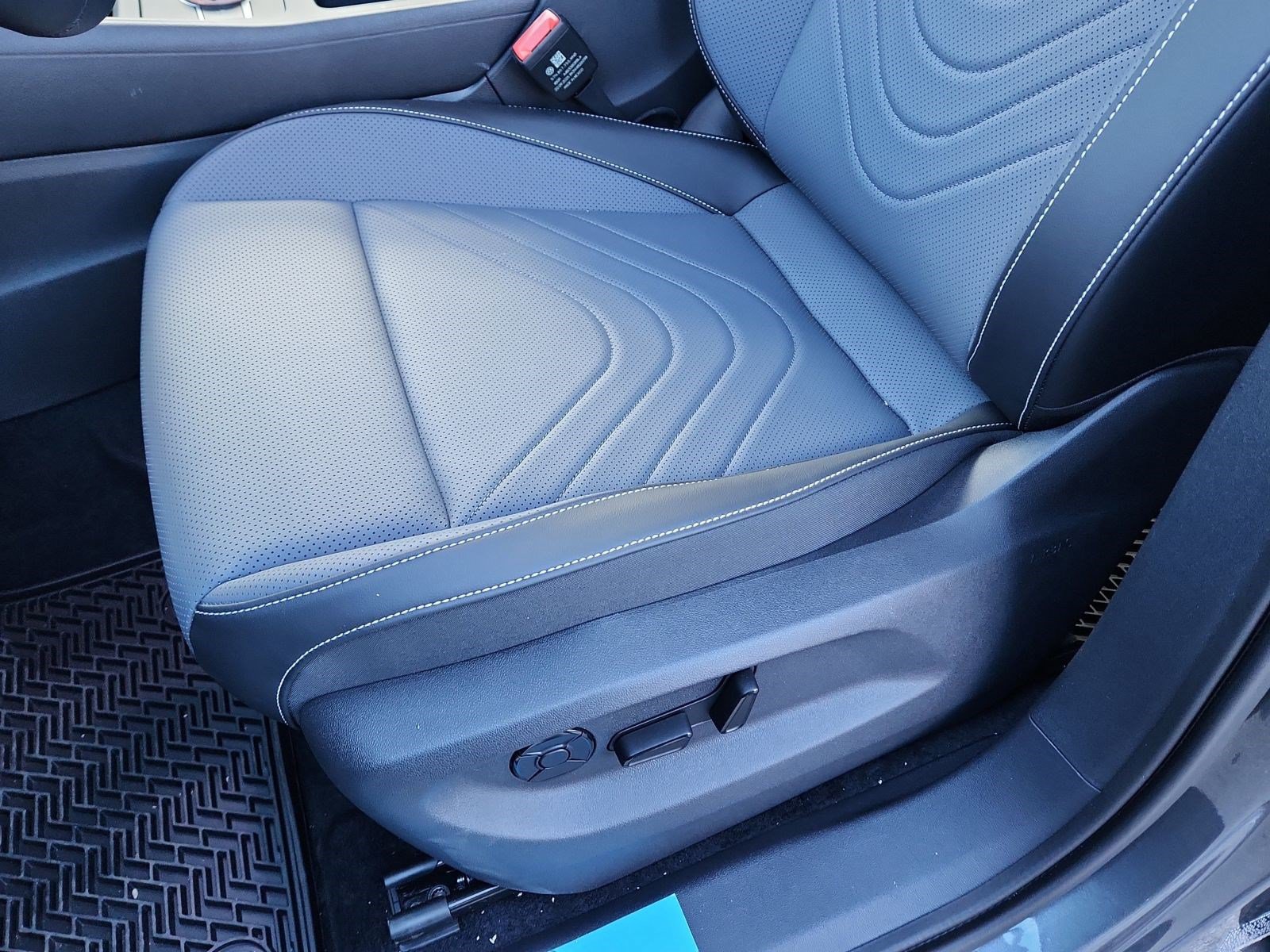 2026 Volkswagen Tiguan SE - Photo 8