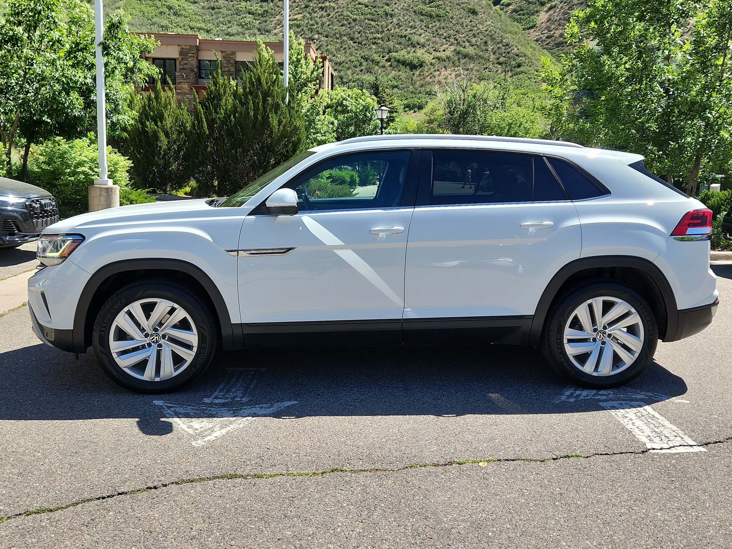 Used 2020 Volkswagen Atlas Cross Sport  with VIN 1V21E2CA3LC210034 for sale in Glenwood Springs, CO