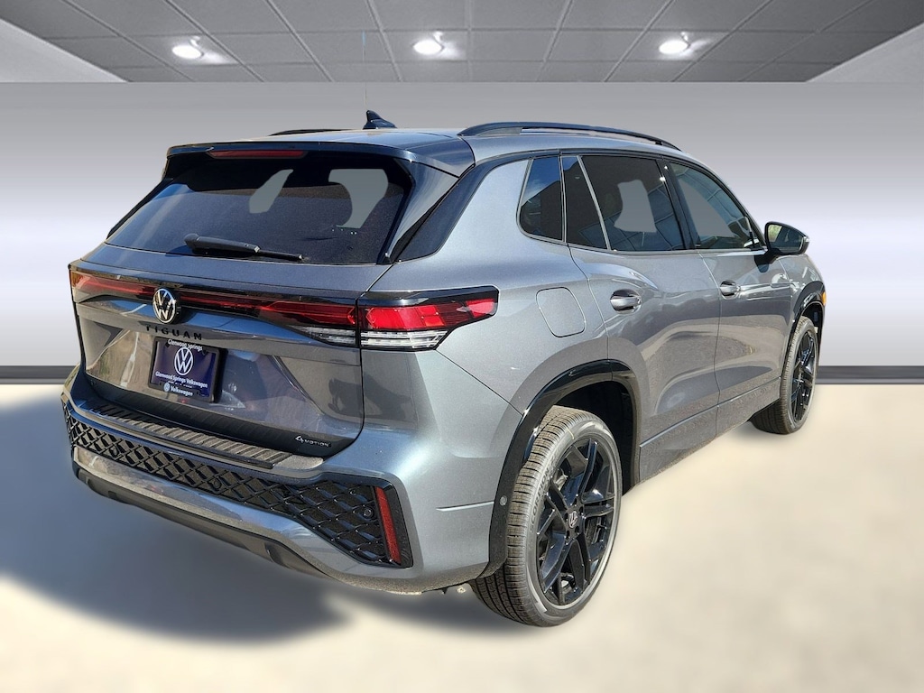 New 2026 Volkswagen Tiguan SE R-Line Black 2.0T SE R-Line Black 4MOTION