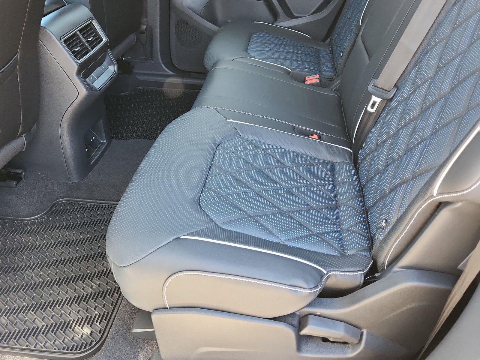 2026 Volkswagen Atlas Cross Sport SEL Premium R-LINE - Photo 11