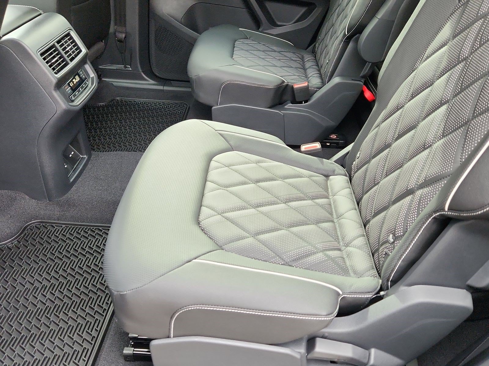 2026 Volkswagen Atlas SEL Premium R-Line - Photo 11