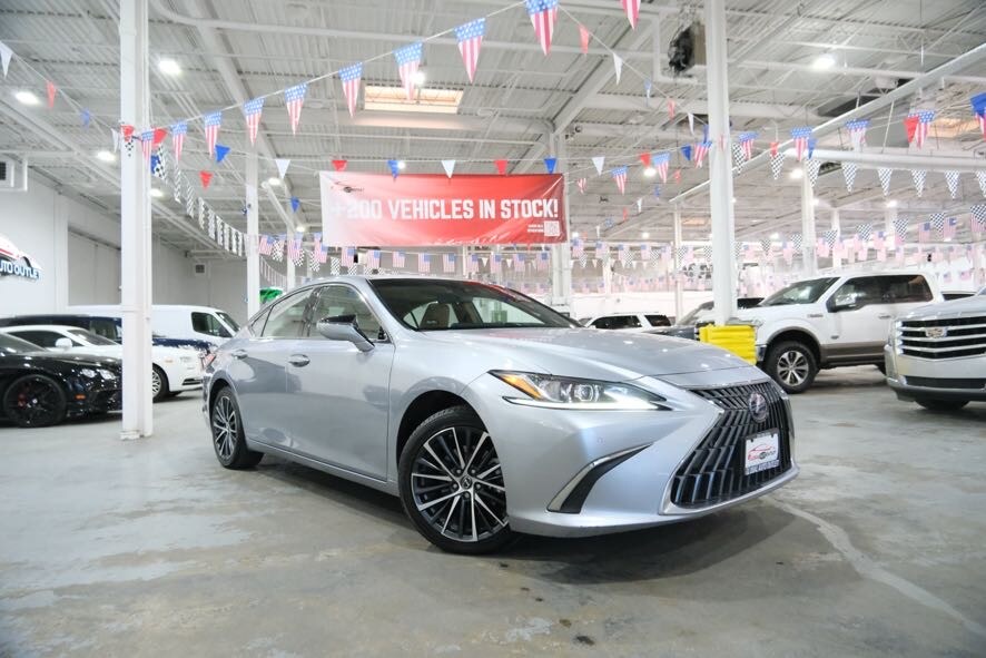 2022 Lexus ES 300h photo 2