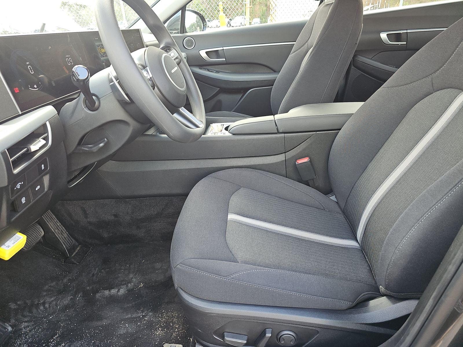2025 Hyundai Sonata SEL photo 3