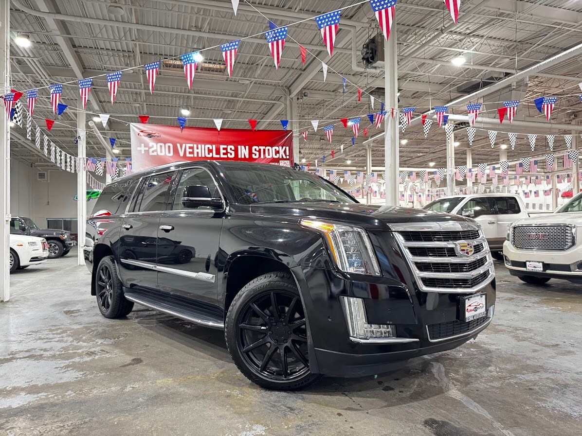 2018 Cadillac Escalade ESV Luxury photo 2