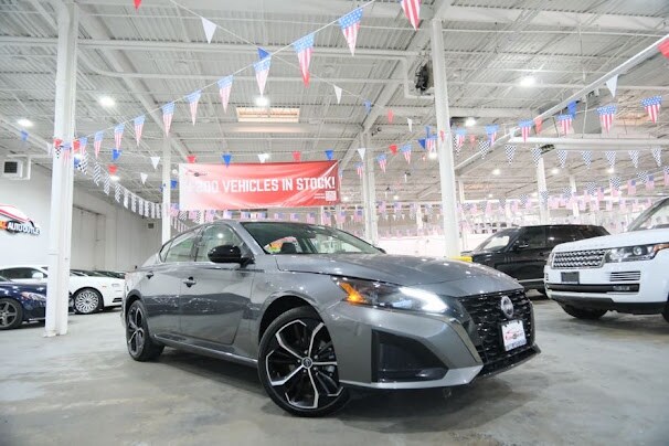 2025 Nissan Altima SR photo 2