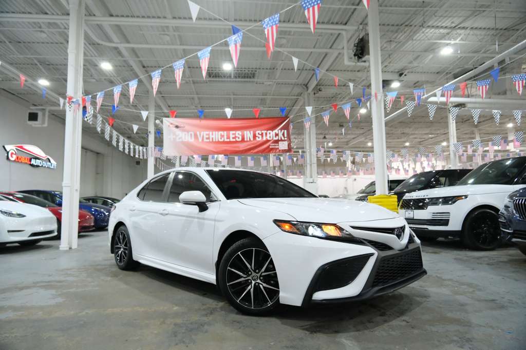 2023 Toyota Camry SE photo 2