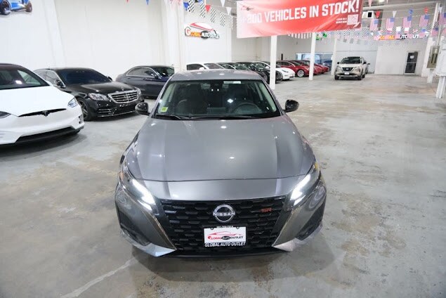 2025 Nissan Altima SR photo 3