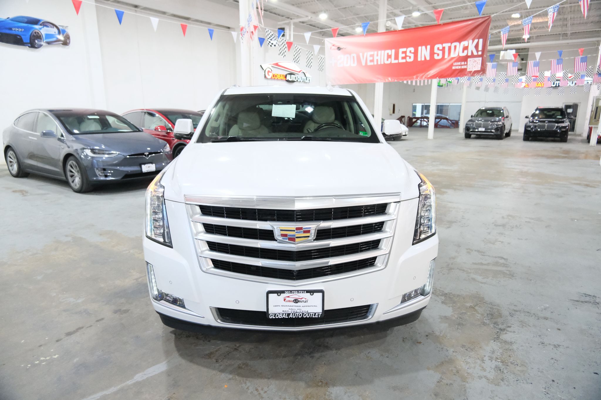 2017 Cadillac Escalade Luxury photo 3
