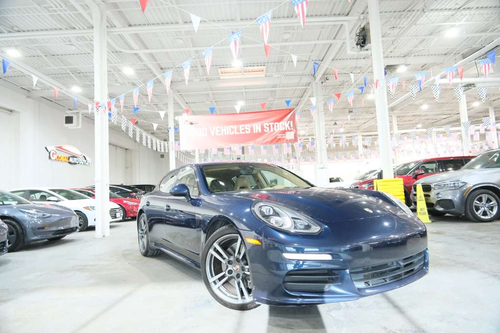 2014 Porsche Panamera 4 photo 2