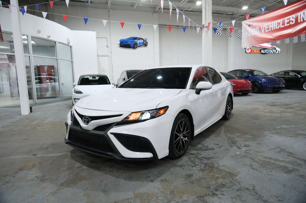 2023 Toyota Camry SE photo 4