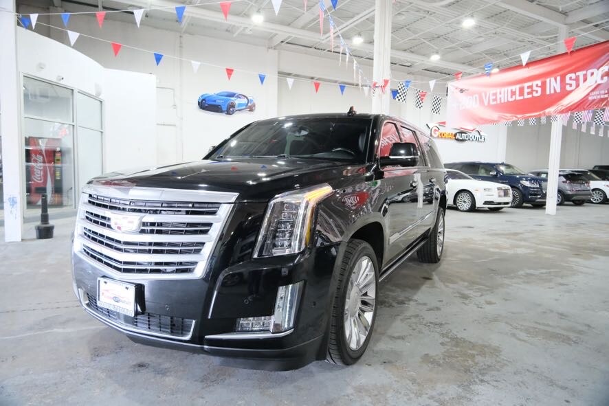 2017 Cadillac Escalade ESV Platinum photo 3