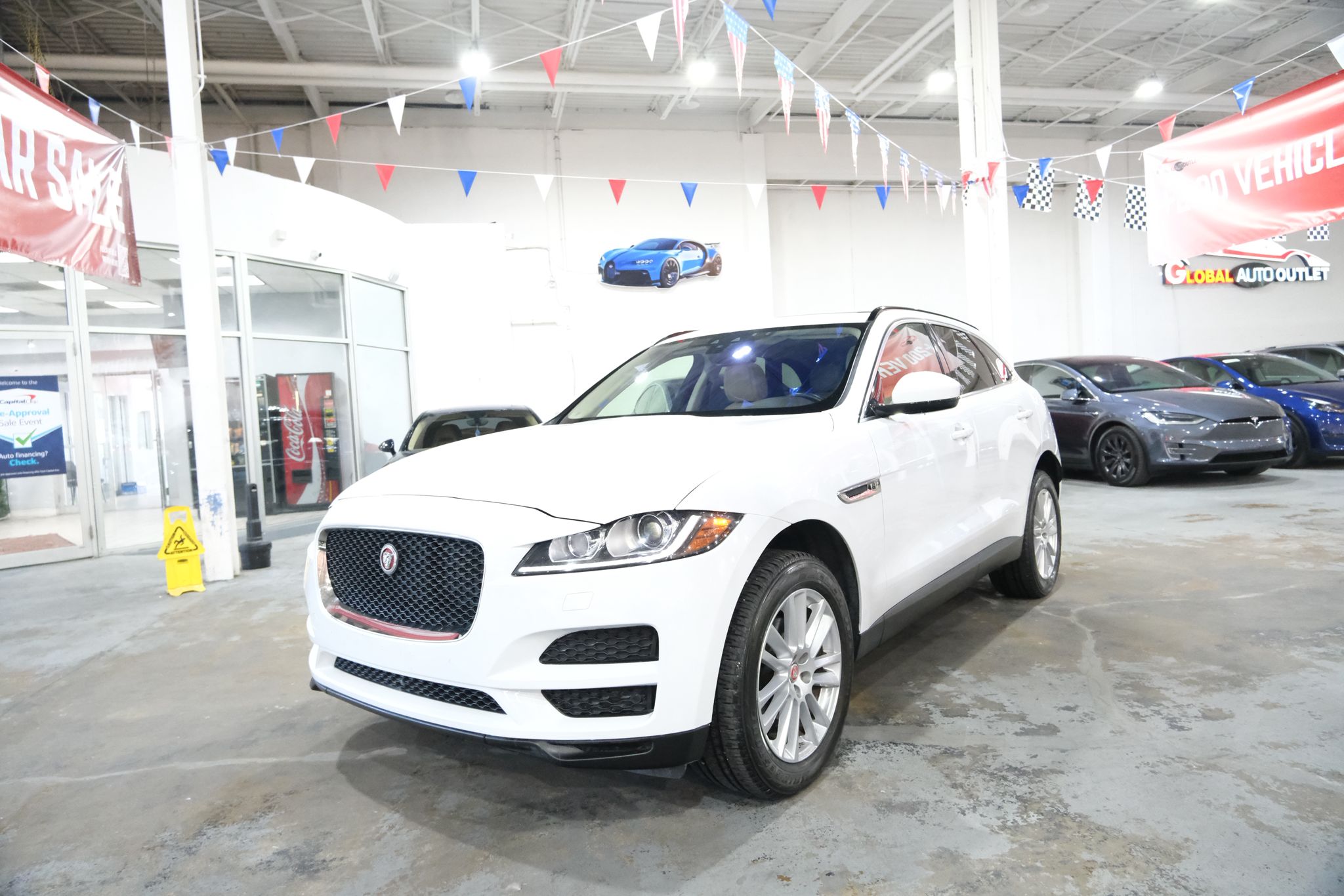 2018 Jaguar F-PACE Prestige photo 2