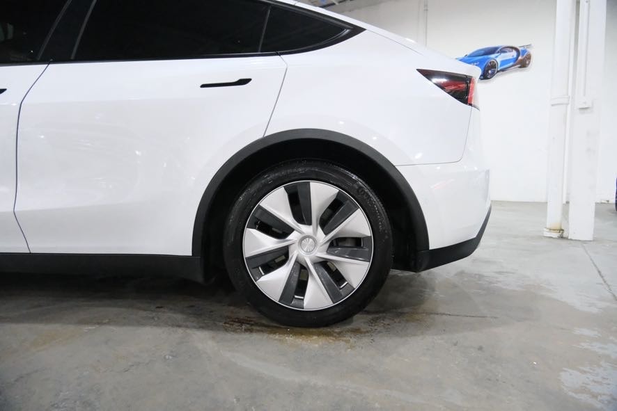 2021 Tesla Model Y Standard Range - Photo 7