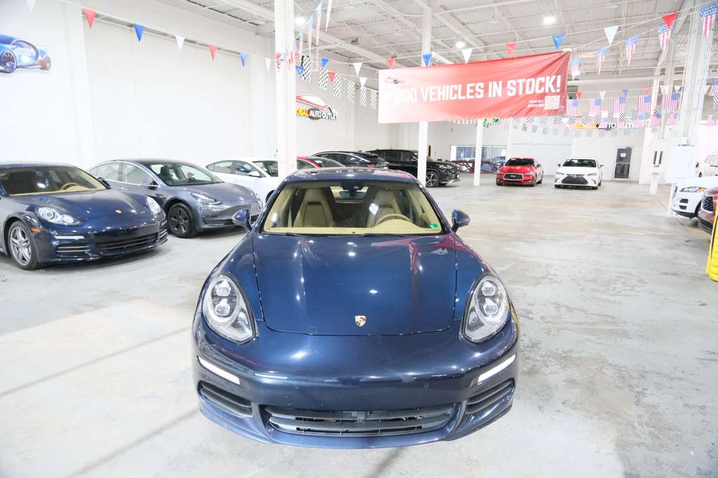 2014 Porsche Panamera 4 photo 3