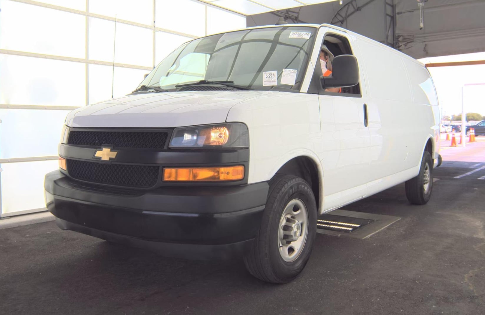 2023 Chevrolet Express 3500 Extended Work Van's photo