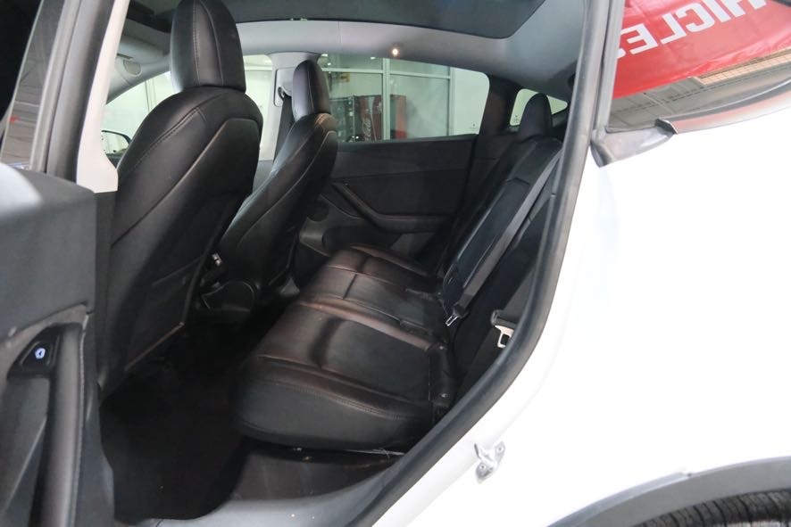 2021 Tesla Model Y Standard Range - Photo 21