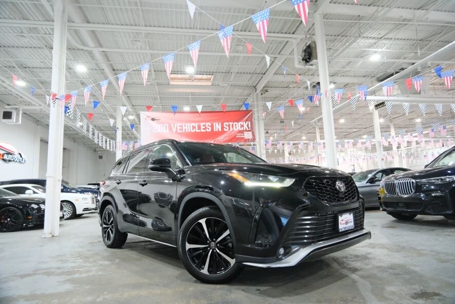 2021 Toyota Highlander XSE photo 2