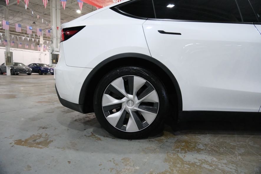 2021 Tesla Model Y Standard Range - Photo 13