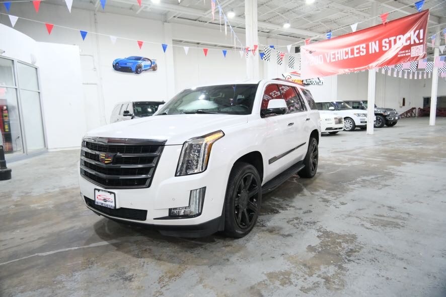 2019 Cadillac Escalade Luxury photo 4