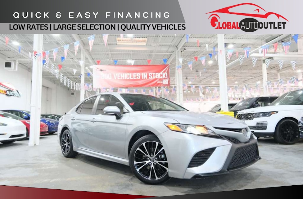 2018 Toyota Camry SE's photo