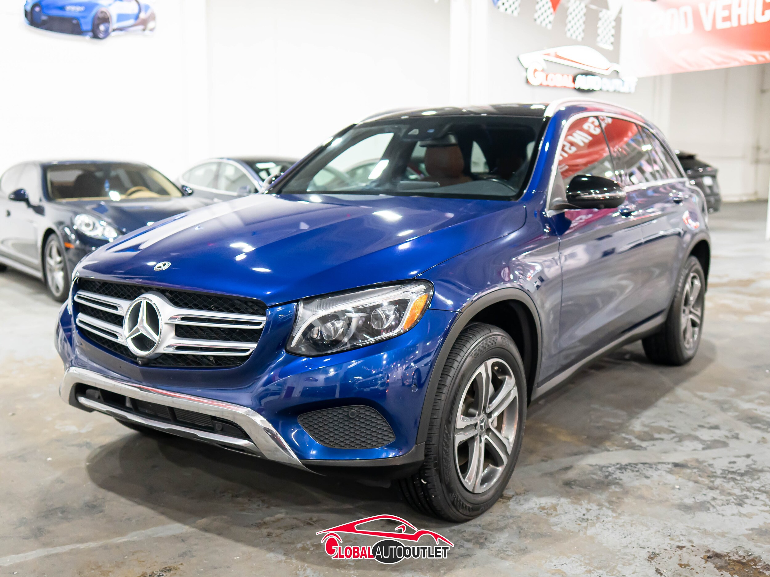 2018 Mercedes Benz GLC 300 4MATIC photo 2