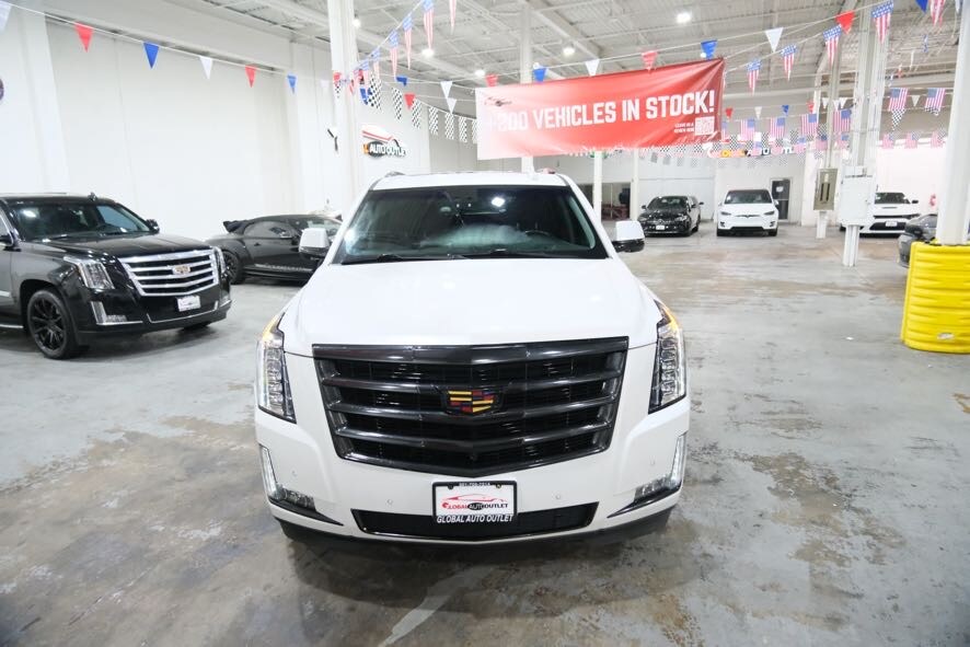 2019 Cadillac Escalade Luxury photo 3