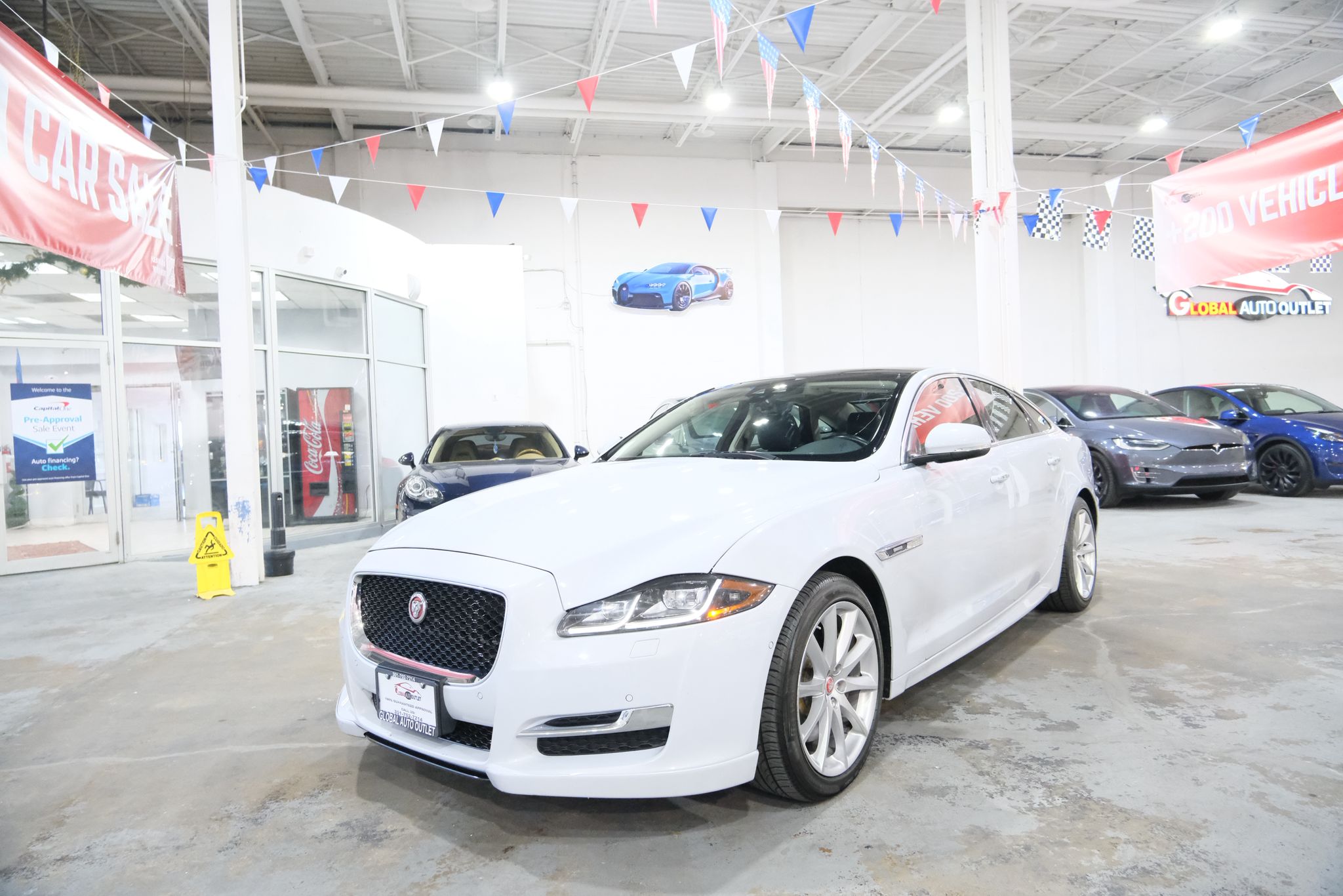 2019 Jaguar XJ R-Sport photo 3