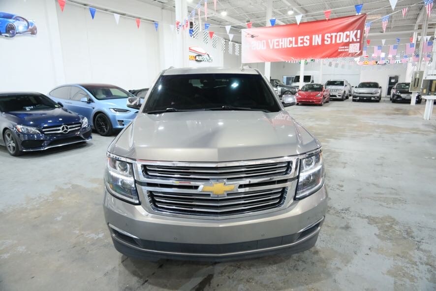 2019 Chevrolet Suburban 1500 Premier photo 3