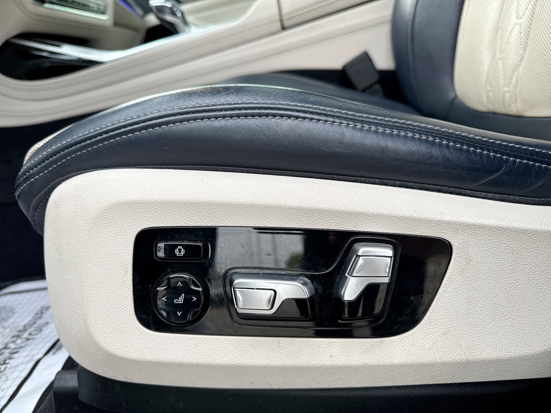 2021 BMW X7 M50i - Photo 14