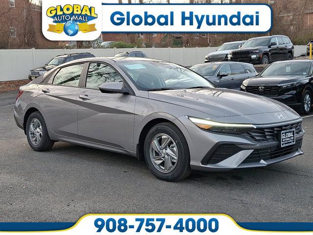 2026 Hyundai Elantra SE's photo