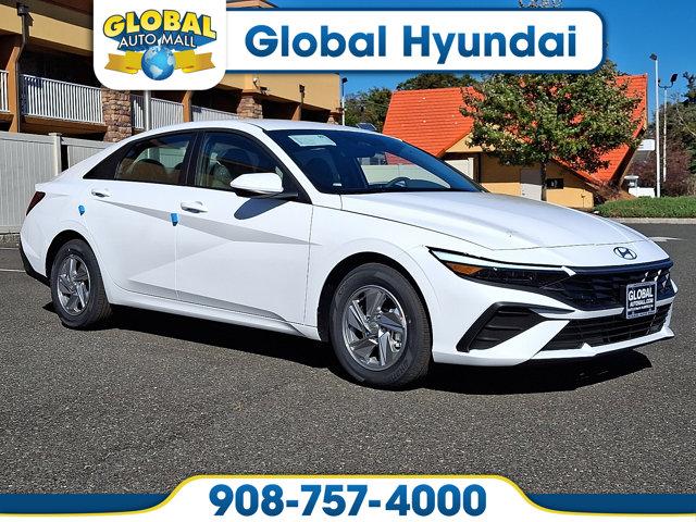 2025 Hyundai Elantra SE's photo