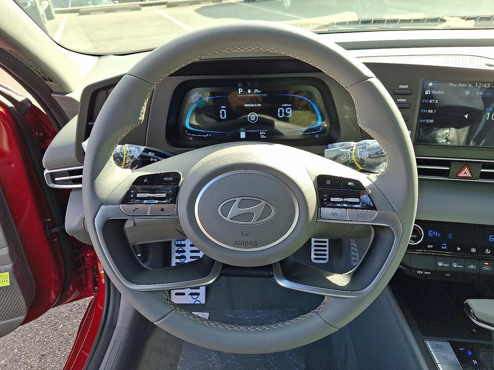 2025 Hyundai Elantra SEL - Photo 13