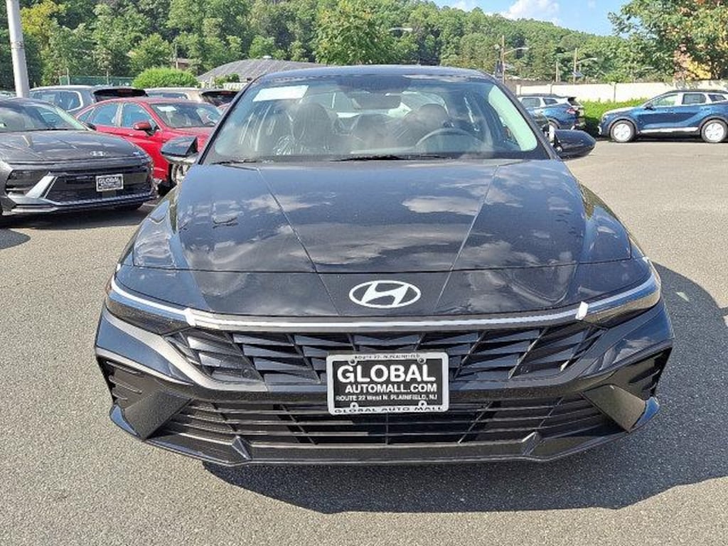 New 2025 Hyundai Elantra SE Sedan