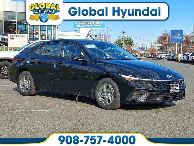 2026 Hyundai Elantra SE's photo