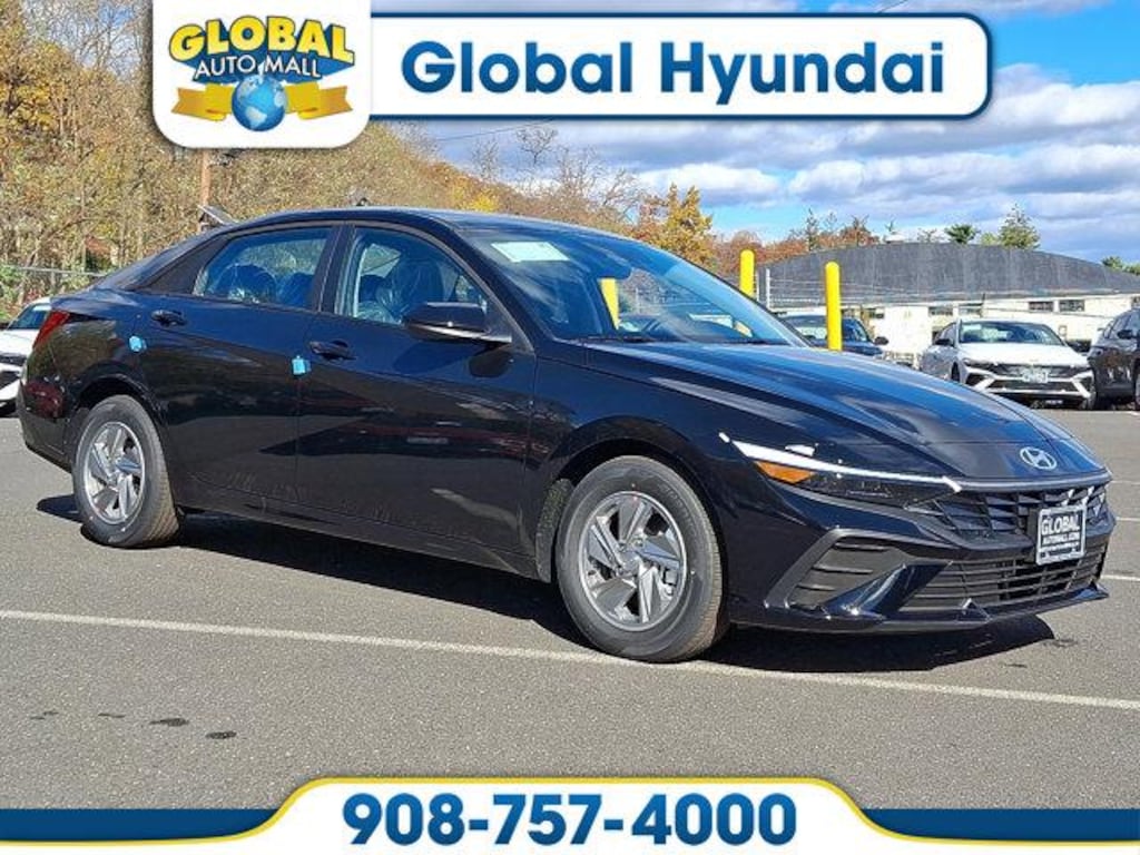 New 2025 Hyundai Elantra SE Sedan
