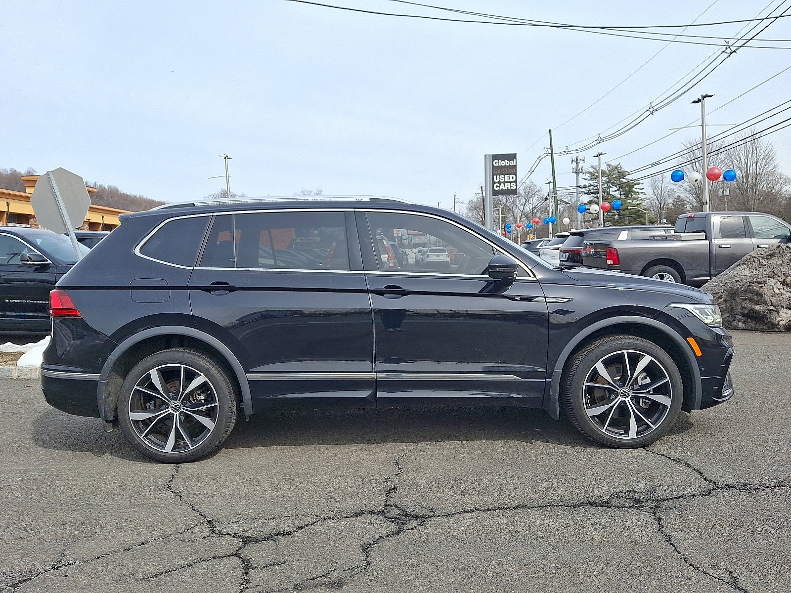2023 Volkswagen Tiguan SEL R-LINE - Photo 8